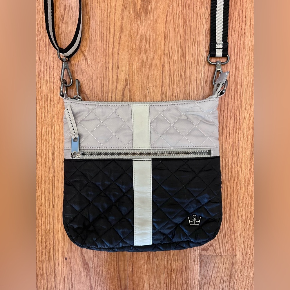 Oliver Thomas Kitchen Sink Quilted Crossbody Bag Black and Gray - Picture 2 of 8